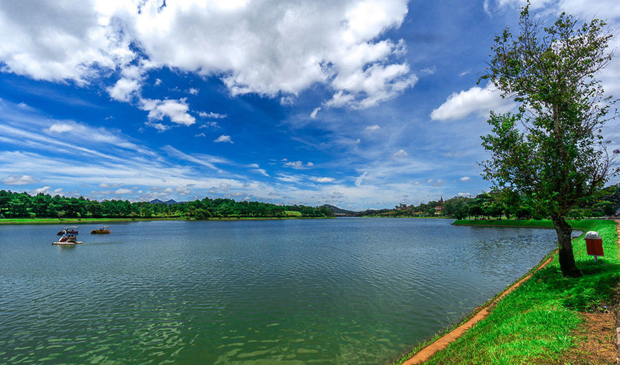 xuan-huong-lake